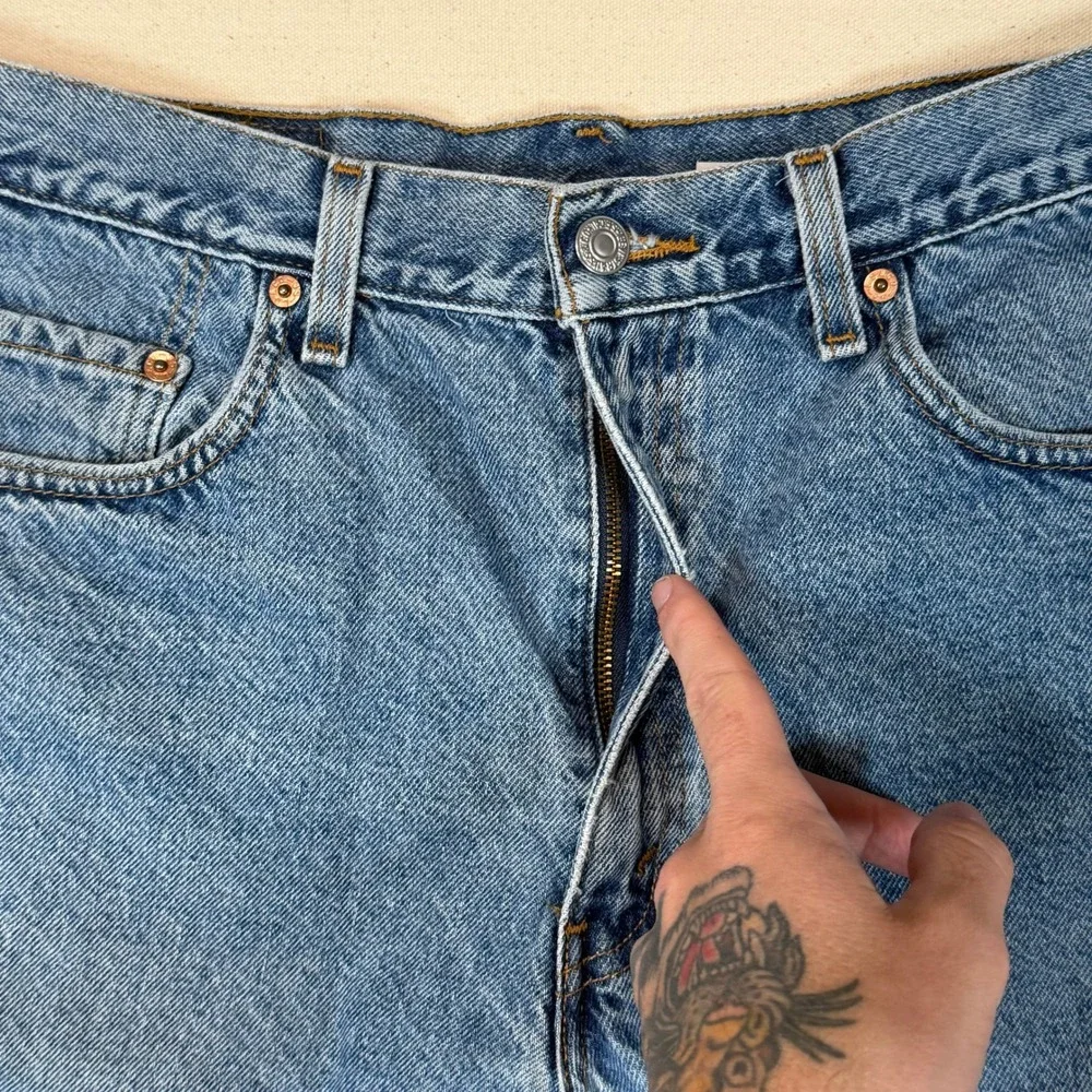 Vintage Levis 550 Relaxed Fit Denim Shorts Mens 34 Medium Wash Cotton Y2K Jorts